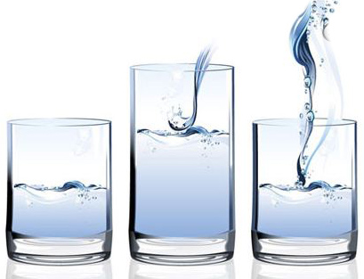 Два литра воды в день должен выпивать человек